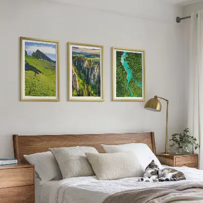 Sada obrazů do obývacího pokoje zelené hory s řekou a skalami