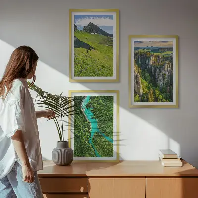 Sada obrazů do obývacího pokoje zelené hory s řekou a skalami