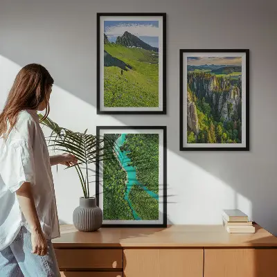 Sada obrazů do obývacího pokoje zelené hory s řekou a skalami