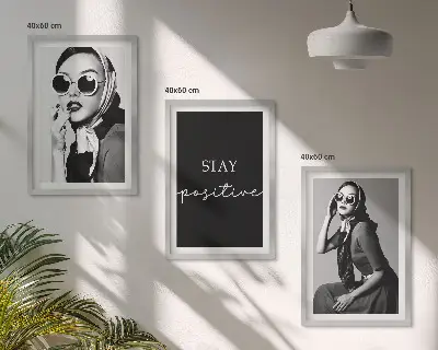 Sada obrazů do obývacího pokoje se stylovými portréty žen s brýlemi
