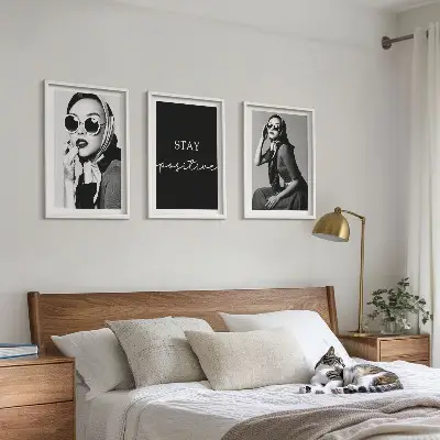 Sada obrazů do obývacího pokoje se stylovými portréty žen s brýlemi