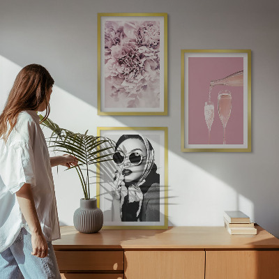 Sada 3 obrazů Růžové květy a elegantní dáma