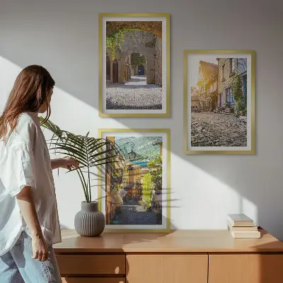 Sada obrazů do obývacího pokoje okouzlující kamenné uličky