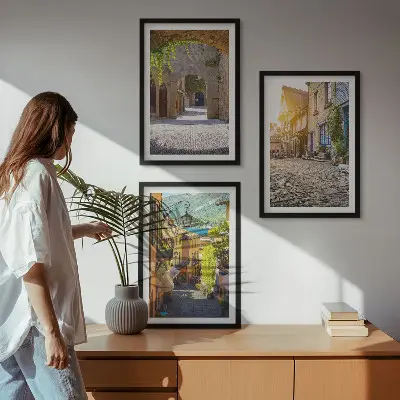 Sada obrazů do obývacího pokoje okouzlující kamenné uličky