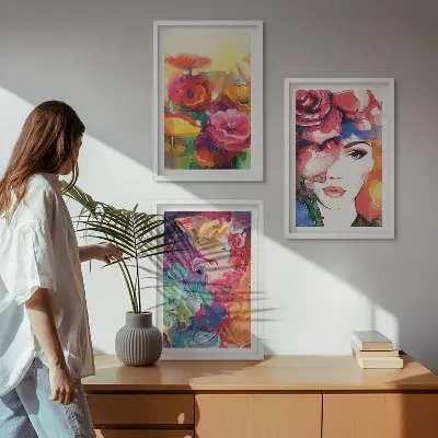 Sada obrazů do obývacího pokoje portrét ženy s intenzivními květinami