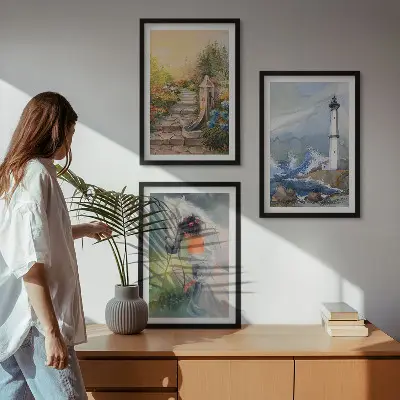 Sada obrazů do obývacího pokoje s motivem scenérie s majákem, koněm a dívkou