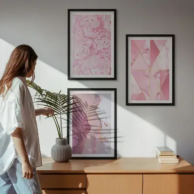 Sada obrazů do obývacího pokoje růžové geometrické pivoňky