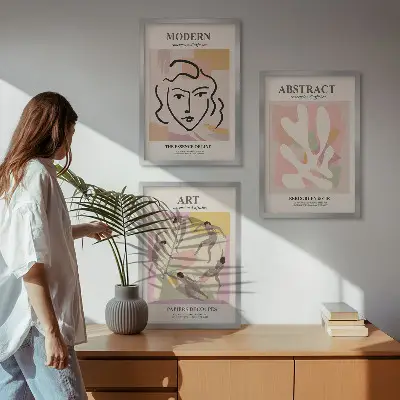 Sada obrazů do obývacího pokoje stylové portréty v pastelových barvách