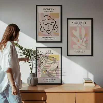 Sada obrazů do obývacího pokoje stylové portréty v pastelových barvách