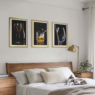 Sada 3 obrazů Sklenice vína a whisky na černém pozadí