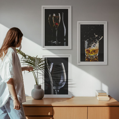 Sada 3 obrazů Sklenice vína a whisky na černém pozadí