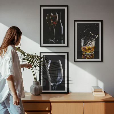 Sada 3 obrazů Sklenice vína a whisky na černém pozadí