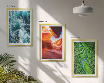 Sada obrazů do obývacího pokoje pohyb vody v kaňonu se zeleným lesem