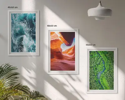 Sada obrazů do obývacího pokoje pohyb vody v kaňonu se zeleným lesem