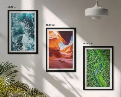 Sada obrazů do obývacího pokoje pohyb vody v kaňonu se zeleným lesem