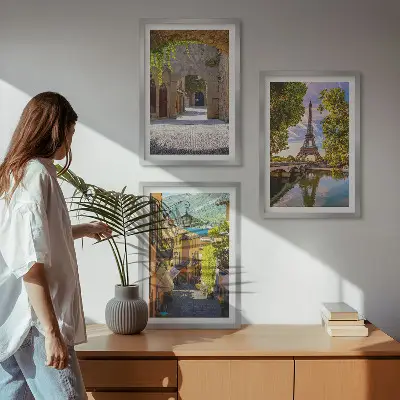 Sada 3 obrazů ulice s architekturou a Eiffelovou věží