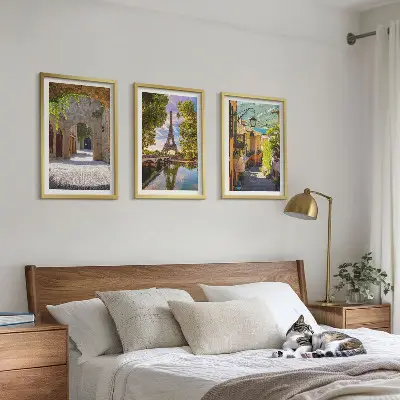 Sada 3 obrazů ulice s architekturou a Eiffelovou věží