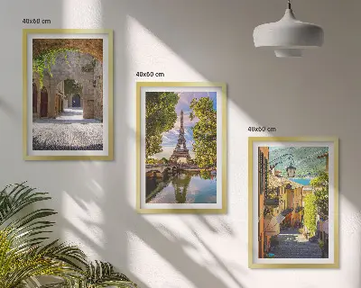 Sada 3 obrazů ulice s architekturou a Eiffelovou věží