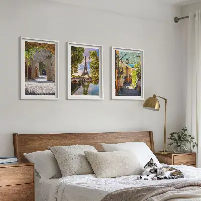 Sada 3 obrazů ulice s architekturou a Eiffelovou věží