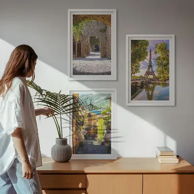 Sada 3 obrazů ulice s architekturou a Eiffelovou věží