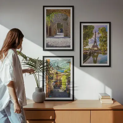 Sada 3 obrazů ulice s architekturou a Eiffelovou věží