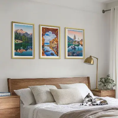 Sada obrazů do obývacího pokoje s motivem odrazů skal v horských jezerech