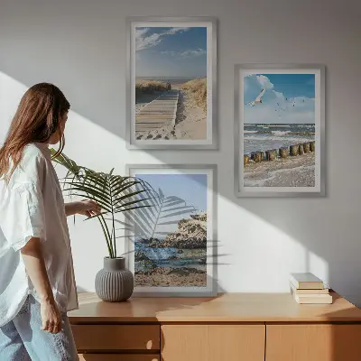 Sada obrazů do obývacího pokoje dřevěná cesta na pláži s útesy