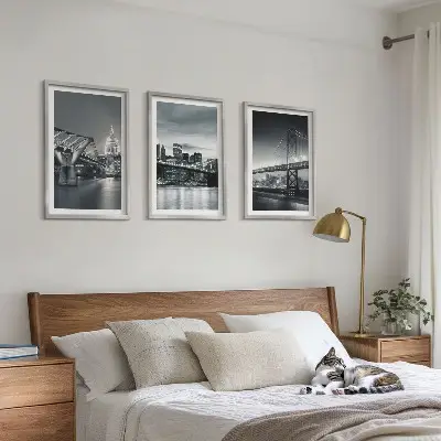 Kompozice obrazů na stěnu mosty s městskou architekturou v šedých odstínech