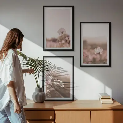 Sada obrazů do obývacího pokoje louky s divokými květinami v letní krajině