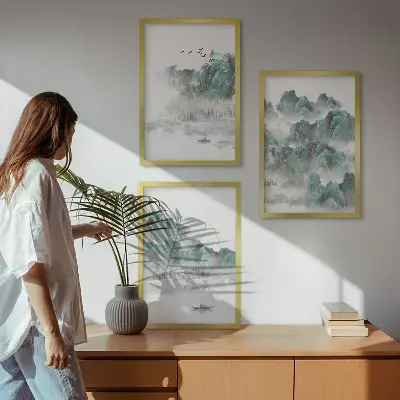 Sada obrazů do obývacího pokoje s motivem hor, mraků, ptáků a lodi ve stylu japandi