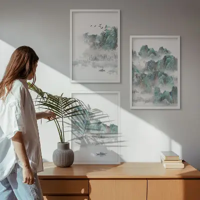 Sada obrazů do obývacího pokoje s motivem hor, mraků, ptáků a lodi ve stylu japandi