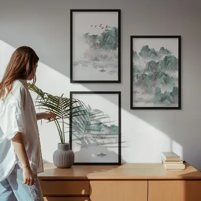 Sada obrazů do obývacího pokoje s motivem hor, mraků, ptáků a lodi ve stylu japandi