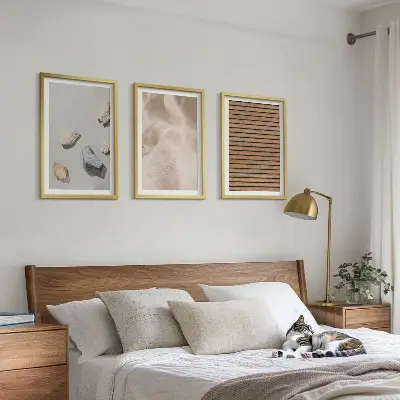 Sada obrazů do obývacího pokoje s texturou kamenů, dřeva a tkaniny