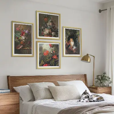 Dekorativní sada obrazů s motivem vintage květin a koček s rostlinami