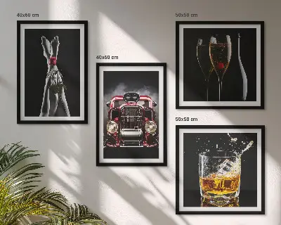 Dekorativní sada obrazů dámské nohy, růžové auto a víno