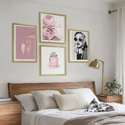 Moderní sada obrazů stylové růžové doplňky