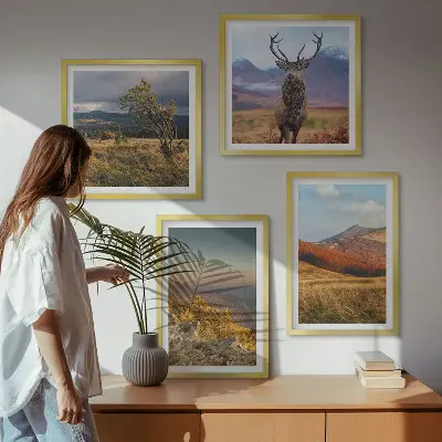 Moderní sada obrazů horská krajina s jelenem a trávou