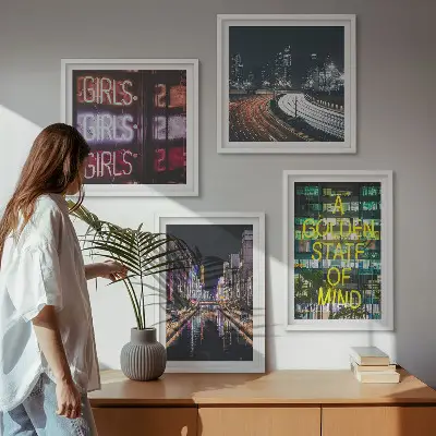 Dekorativní sada obrazů neonové nápisy ve městě v noci