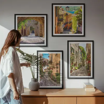 Moderní sada obrazů italské ulice s květinami a architekturou