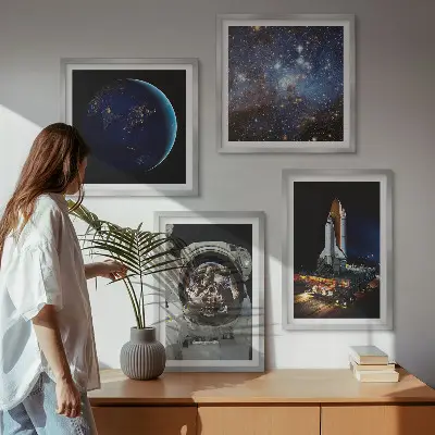 Dekorativní sada obrazů vesmírná Země s astronautem a raketou