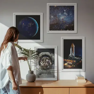 Dekorativní sada obrazů vesmírná Země s astronautem a raketou