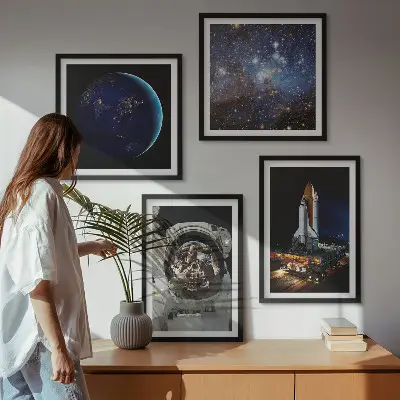 Dekorativní sada obrazů vesmírná Země s astronautem a raketou