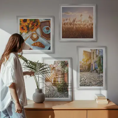 Dekorativní sada obrazů okouzlující uličky s kávou