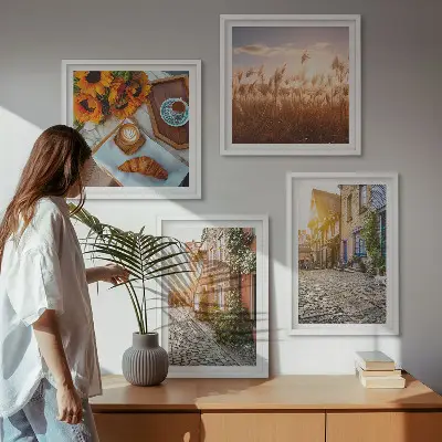 Dekorativní sada obrazů okouzlující uličky s kávou