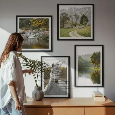 Moderní sada obrazů bílí koně v říční přírodě