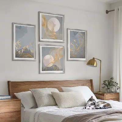 Moderní sada obrazů ptáci za letu na obloze s měsícem