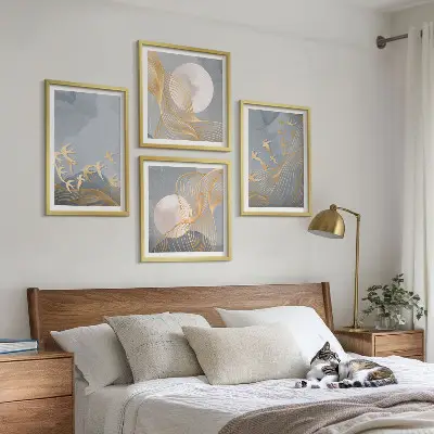 Moderní sada obrazů ptáci za letu na obloze s měsícem