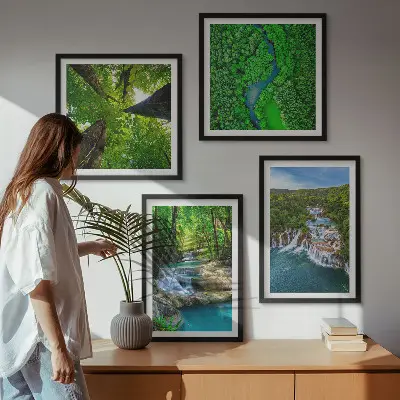Dekorativní sada obrazů s motivem zeleného lesního vodopádu