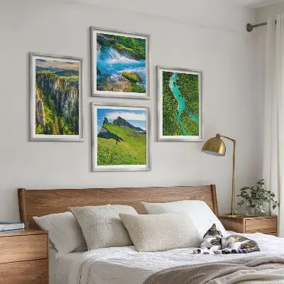 Moderní sada obrazů zelené hory, řeka a skály