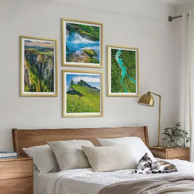 Moderní sada obrazů zelené hory, řeka a skály